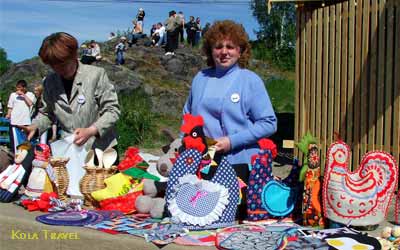 kolatravel bus excursion tour Kola Peninsula Tersky coast White sea Kandalaksha Umba touring-car Khibiny tundra mountains kirovsk