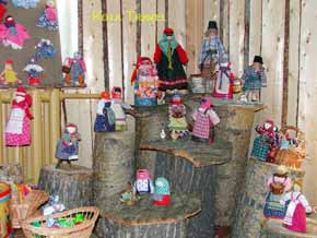 kolatravel Kola Peninsula bus excursions holidays touring-car Historical museum Umba Russia interpreter translator German French English handicraft craft shops souvenirs tours pomor Tersky coast