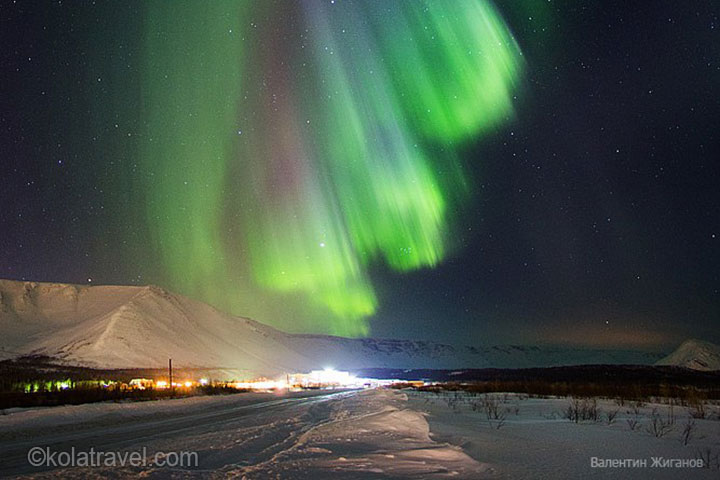 Um das Nordlicht zu sehen und Russisch-Lappland kennenzulernen, sollten Sie in die Region Murmansk auf der Kola-Halbinsel kommen. Lernen Sie die größte Weltstadt über dem Polarkreis, das Schneedorf, das Chibiny-Gebirge mit dem Schneemobil, Rentiere, Schlittenfahrten mit Huskyhunden, das Dorf Teriberka und das Arktische Meer und vieles mehr über dem Polarkreis am 69. Breitengrad kennen - Kola Travel