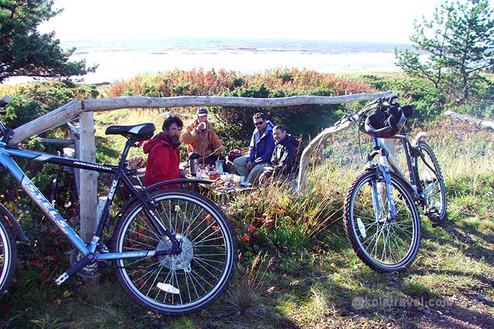 Fahrradfahren am Weißen Meer Coast Kola Peninsula